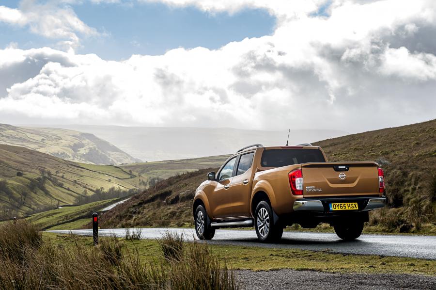  Nissan NP300 Navara Double Cab 2016 года  (UK) (фото 10 из 30)